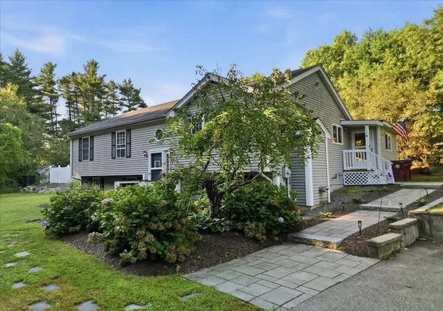 Photo 3 of Single family home for sale at 15 Old Ctr St, Middleboro, MA 02346 | MLS# 73573809 | Listing updated on 2026-09-13