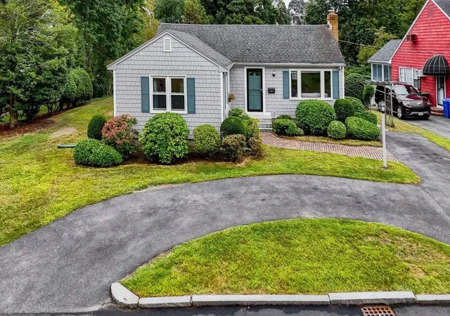 Photo 2 of Single family home for sale at 16 Central St, Wakefield, MA 01880 | MLS# 73572008 | Listing updated on 2026-09-17