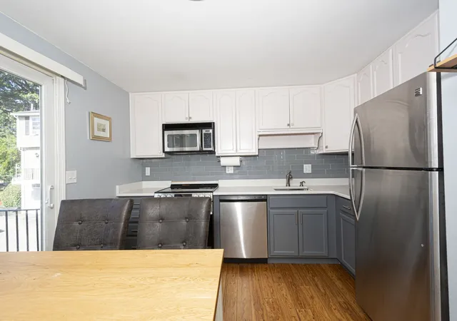 Listing Photo 4 - Condo for sale in building located at 1221 Pawtucket Blvd, Lowell, MA 01854 - Unit #93