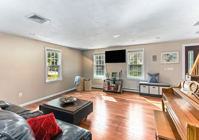 Photo 4 of Single family home for sale at 271 Cliff Dr, North Attleboro, MA 02760 | MLS# 73572712 | Listing updated on 2026-09-12