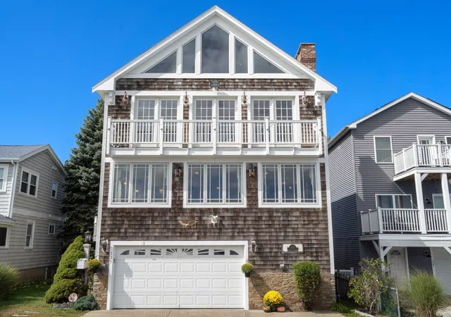 Photo 1 of Single family home for sale at 125 Edgewater Dr, Quincy, MA 02169 | MLS# 73586916 | Listing updated on 2026-10-07