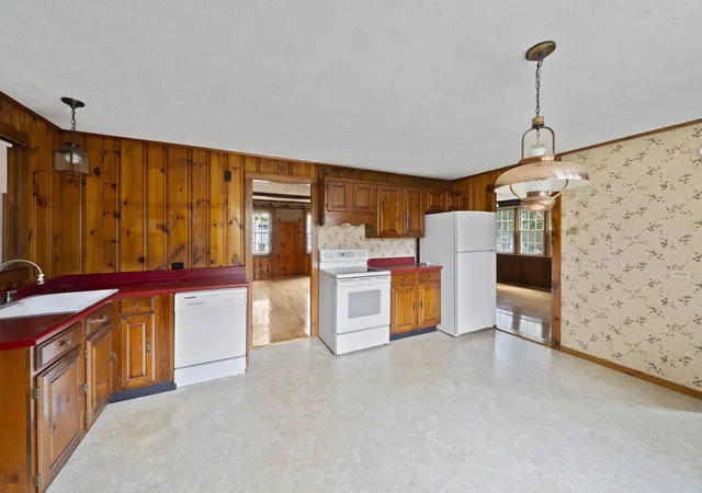 Photo 3 of Single family home for sale at 109 W Water St, Rockland, MA 02370 | MLS# 73574774 | Listing updated on 2026-09-13