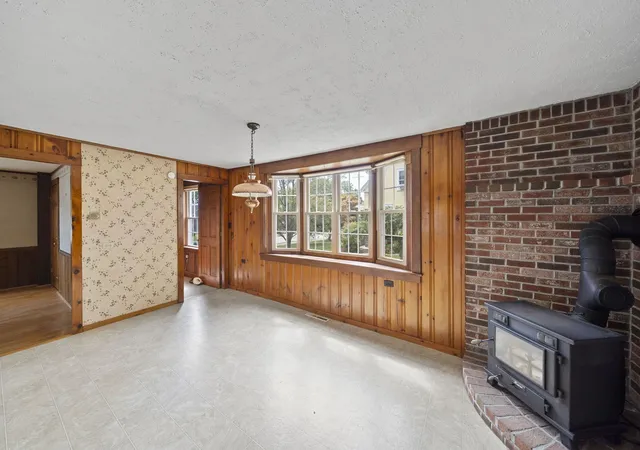 Photo 3 of Single family home for sale at 109 W Water St, Rockland, MA 02370 | MLS# 73574774 | Listing updated on 2026-09-13