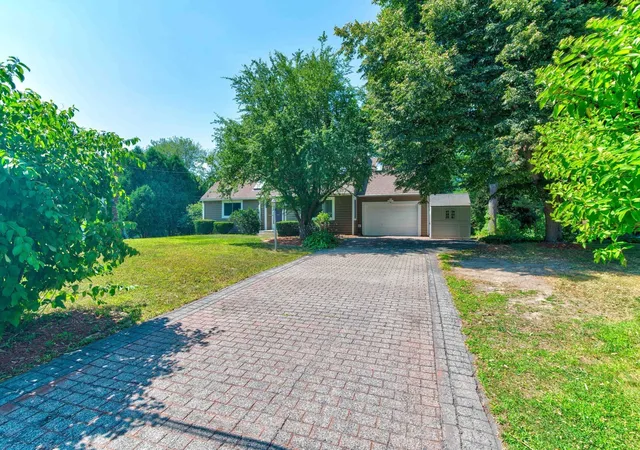 Photo 2 of Single family home for sale at 7 Oxyoke Dr, Methuen, MA 01844 | MLS# 73573256 | Listing updated on 2026-09-12