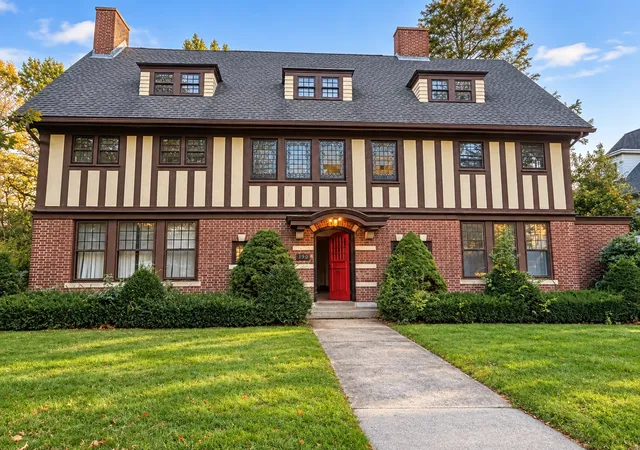 Photo 1 of Single family home for sale at 190 Fort Pleasant Ave, Springfield, MA 01108 | MLS# 73589309 | Listing updated on 2026-10-14