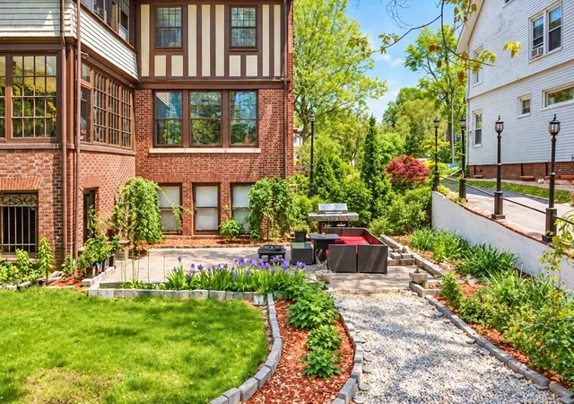 Photo 3 of Single family home for sale at 190 Fort Pleasant Ave, Springfield, MA 01108 | MLS# 73589309 | Listing updated on 2026-10-14