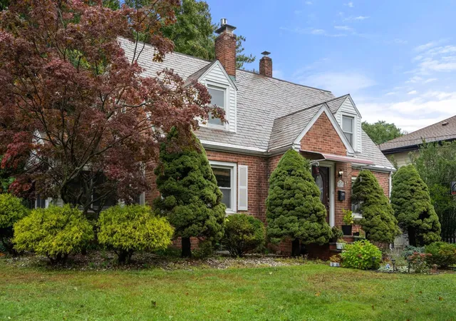 Photo 2 of Single family home for sale at 43 Winsor St, Ludlow, MA 01056 | MLS# 73582490 | Listing updated on 2026-10-23