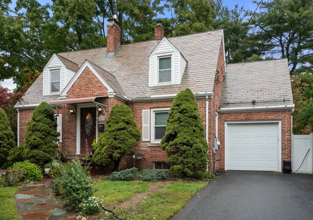 Photo 3 of Single family home for sale at 43 Winsor St, Ludlow, MA 01056 | MLS# 73582490 | Listing updated on 2026-10-23