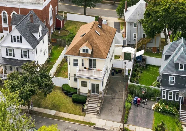 Listing Photo 4 - Condo for sale in building located at 17 Linden Rd, Melrose, MA 02176