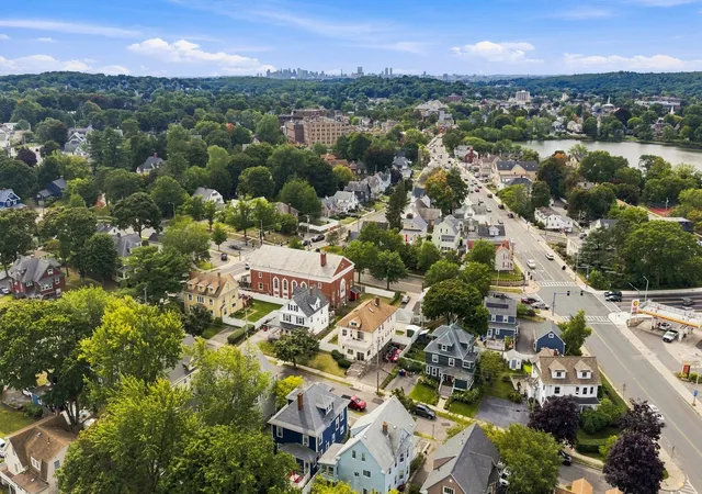 Listing Photo 5 - Condo for sale in building located at 17 Linden Rd, Melrose, MA 02176
