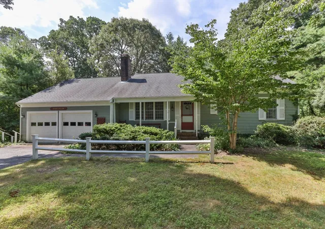 Photo 2 of Single family home for sale at 33 Ellis Cir, Yarmouth Port, MA 02675 | MLS# 73574951 | Listing updated on 2026-09-14