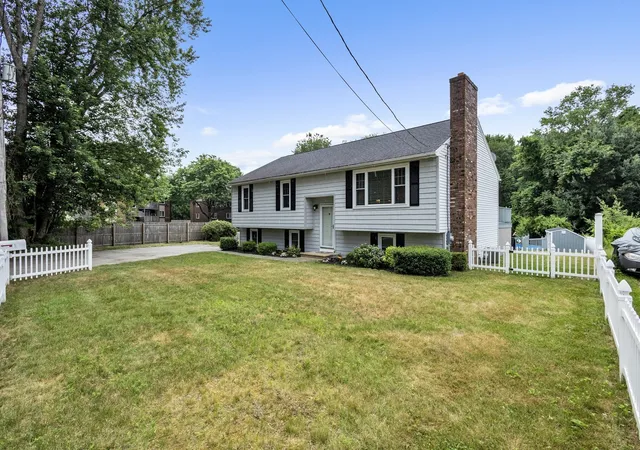 Photo 1 of Single family home for sale at 42 Melbourne Rd, Worcester, MA 01607 | MLS# 73584751 | Listing updated on 2026-10-09