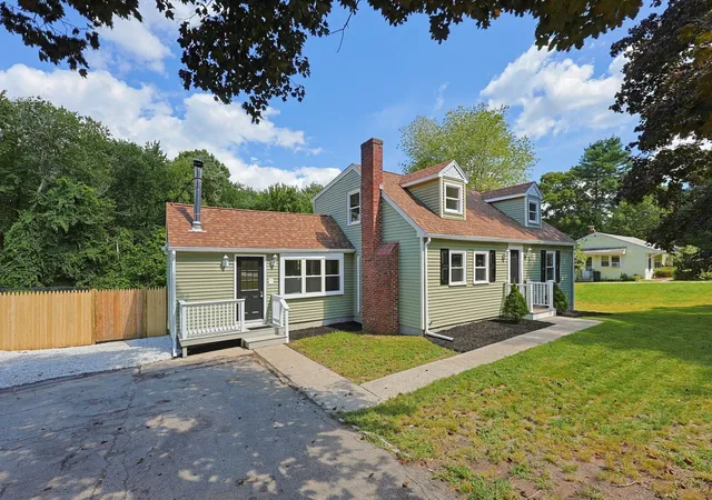 Photo 2 of Sale Pending at 395 Oak St, Franklin, MA 02038 | MLS# 73575667 | Listing updated on 2026-09-24