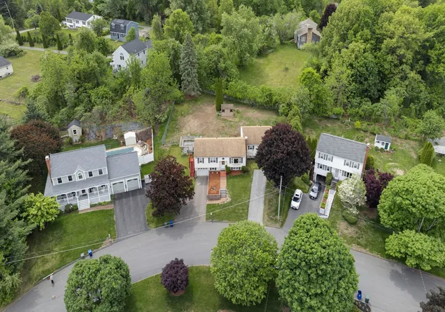 Listing Photo 4 - Condo for sale in building located at 101 Long Hl Dr, Leominster, MA 01453