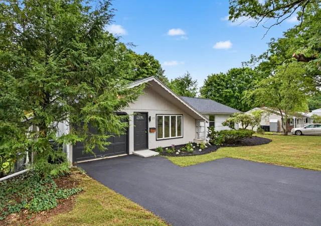 Photo 3 of Single family home for sale at 17 Grover St, Beverly, MA 01915 | MLS# 73575585 | Listing updated on 2026-09-15