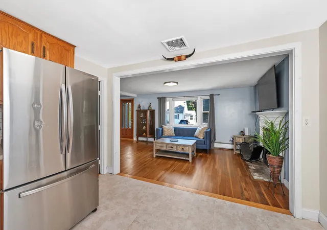Photo 3 of Single family home for sale at 9 Fosters Ln, Wakefield, MA 01880 | MLS# 73574366 | Listing updated on 2026-09-13