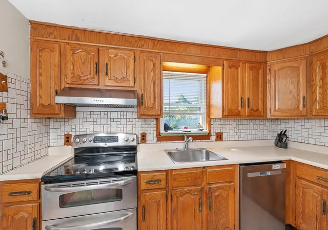 Photo 3 of Single family home for sale at 9 Fosters Ln, Wakefield, MA 01880 | MLS# 73574366 | Listing updated on 2026-09-13