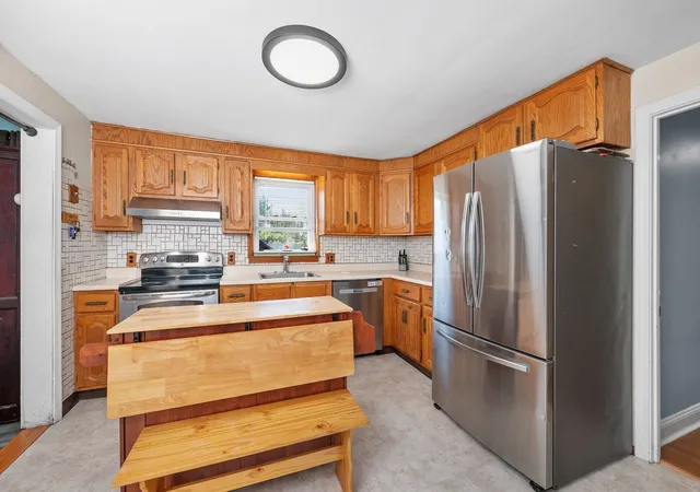 Photo 4 of Single family home for sale at 9 Fosters Ln, Wakefield, MA 01880 | MLS# 73574366 | Listing updated on 2026-09-13
