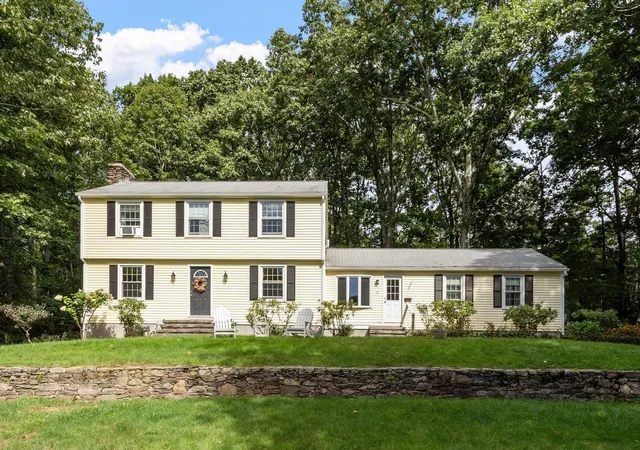 Photo 2 of Single family home for sale at 2 Nipmuc Rd, Paxton, MA 01612 | MLS# 73572701 | Listing updated on 2026-09-14