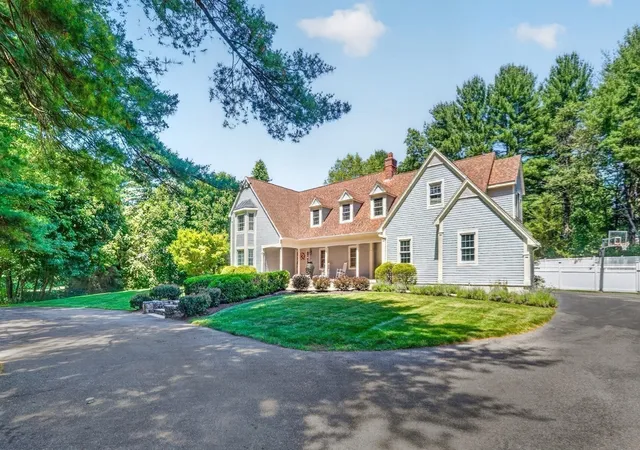 Photo 3 of Single family home for sale at 20 Winter St, Medfield, MA 02052 | MLS# 73577110 | Listing updated on 2026-10-13