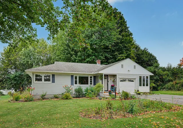 Photo 3 of Sale Pending at 10 Alden St, Easthampton, MA 01027 | MLS# 73585156 | Listing updated on 2026-10-08