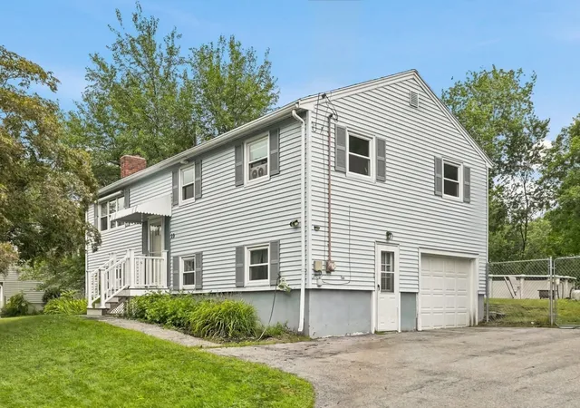 Photo 2 of Single family home for sale at 22 Woodbury St, Salem, NH 03079 | MLS# 73575927 | Listing updated on 2026-09-11
