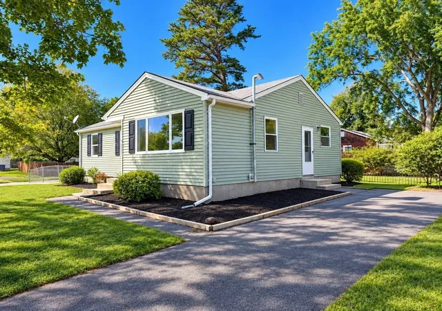 Photo 2 of Single family home for sale at 32 Campbell Dr, Easthampton, MA 01027 | MLS# 73583166 | Listing updated on 2026-10-16