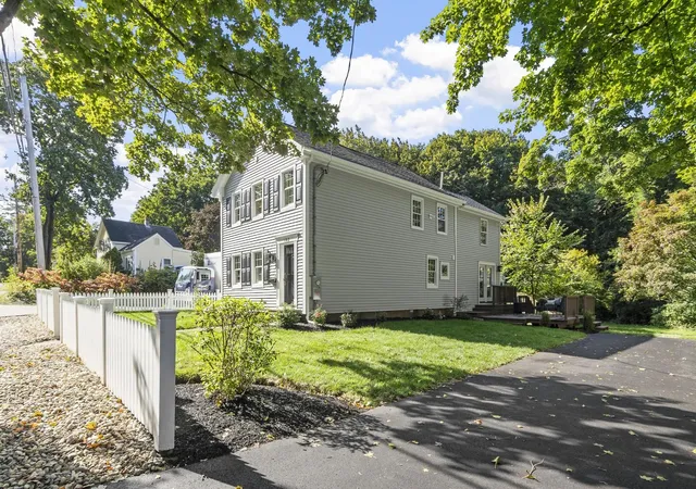 Photo 3 of Single family home for sale at 102 Park St, North Reading, MA 01864 | MLS# 73577491 | Listing updated on 2026-10-15