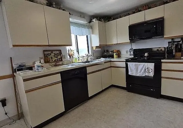Photo 2 of Condo for sale at 65 Lake Ave #808, Worcester, MA 01604 | MLS# 73573155 | Listing updated on 2026-09-12