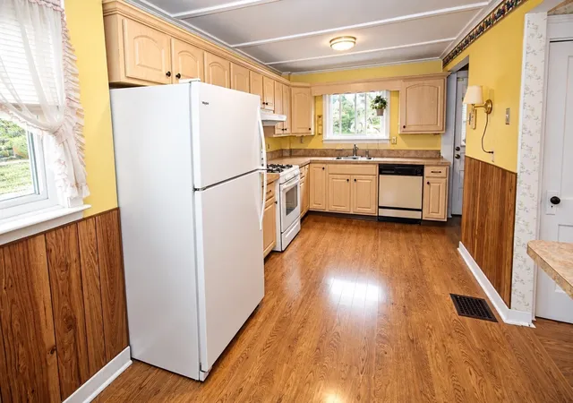 Photo 4 of Sale Pending at 13 Fremont Pl, Lynn, MA 01902 | MLS# 73575391 | Listing updated on 2026-10-01