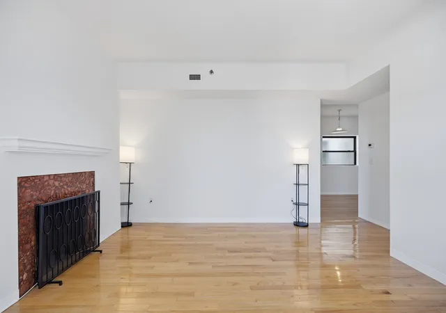 Listing Photo 5 - Condo for sale in building located at 636 Beacon St, Boston, MA 02215 - Unit #601