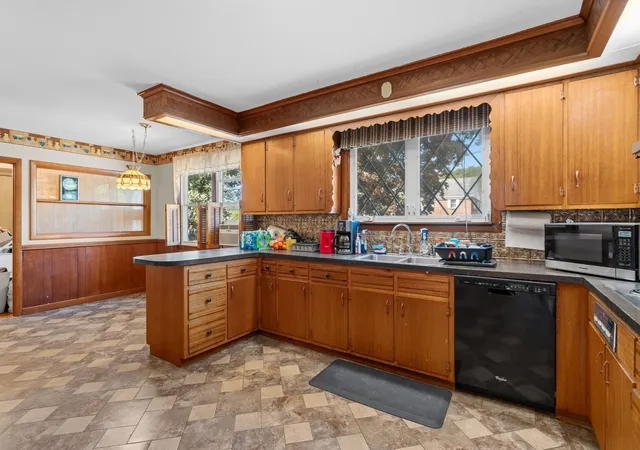 Photo 4 of Sale Pending at 129 Pleasant Valley St, Methuen, MA 01844 | MLS# 73571341 | Listing updated on 2026-09-23