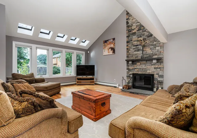 Photo 2 of Sale Pending at 27 Lee St, Lancaster, MA 01523 | MLS# 73577175 | Listing updated on 2026-10-08