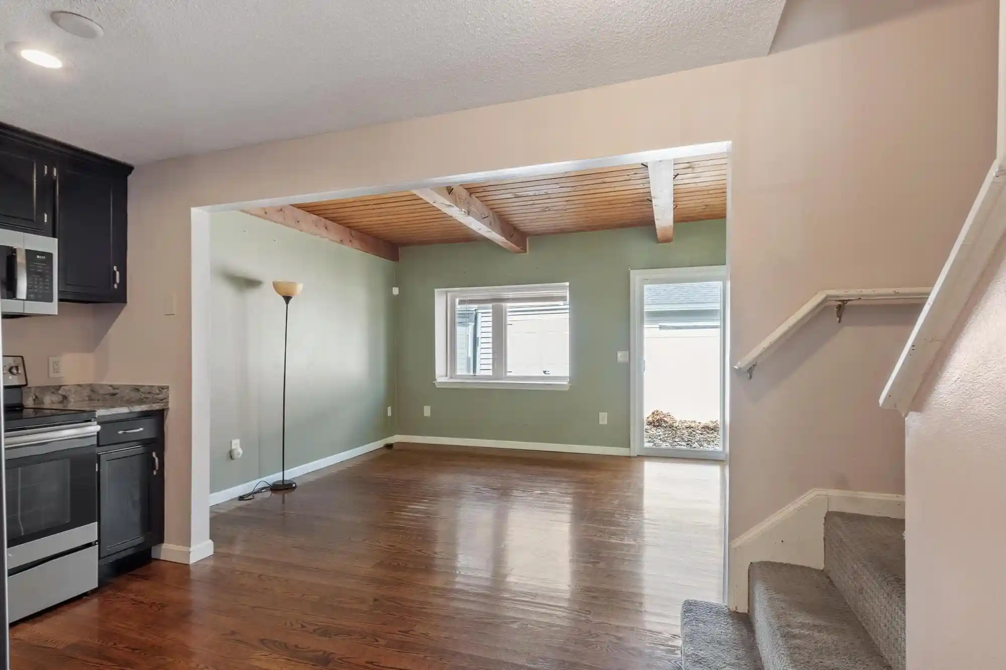 Listing Photo 2 - Condo for sale in 43 Mdw Pond Dr located at 43 Mdw Pond Dr, Leominster, MA 01453 - Unit 43 Meadow Pond Dr