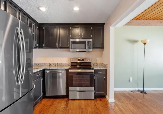 Listing Photo 4 - Condo for sale in building located at 43 Mdw Pond Dr, Leominster, MA 01453 - Unit #A