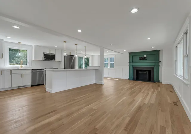 Photo 3 of Single family home for sale at 10 Briggs Ln, Marion, MA 02738 | MLS# 73570511 | Listing updated on 2026-09-05