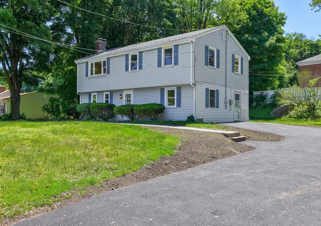 Photo 2 of Single family home for sale at 181 E Main St, Westborough, MA 01581 | MLS# 73572770 | Listing updated on 2026-09-12