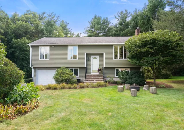 Photo 2 of Single family home for sale at 39 Barefoot Hl Rd, Sharon, MA 02067 | MLS# 73585099 | Listing updated on 2026-10-14