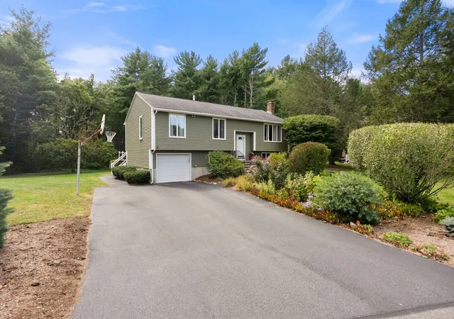 Photo 3 of Single family home for sale at 39 Barefoot Hl Rd, Sharon, MA 02067 | MLS# 73585099 | Listing updated on 2026-10-14