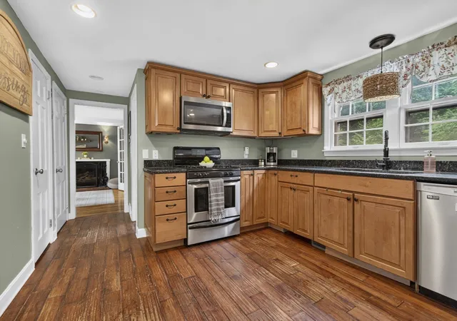 Photo 4 of Single family home for sale at 105 Main St, Byfield, MA 01922 | MLS# 73572948 | Listing updated on 2026-09-12
