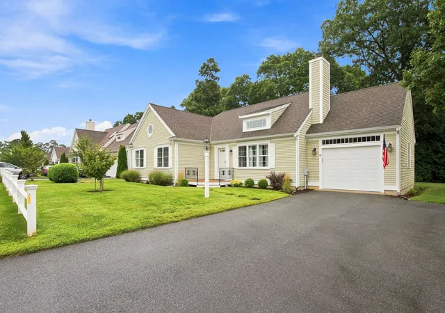 Photo 3 of Single family home for sale at 40 Settlers Ln, Hyannis, MA 02601 | MLS# 73573989 | Listing updated on 2026-09-25