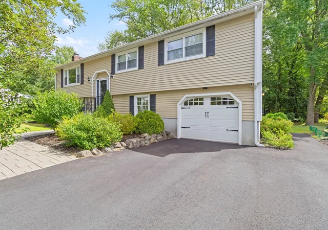 Photo 3 of Single family home for sale at 3 Young St, Lexington, MA 02420 | MLS# 73570680 | Listing updated on 2026-09-05