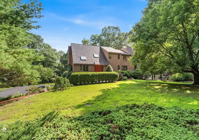 Photo 2 of Single family home for sale at 165 East St, Upton, MA 01568 | MLS# 73574514 | Listing updated on 2026-09-13