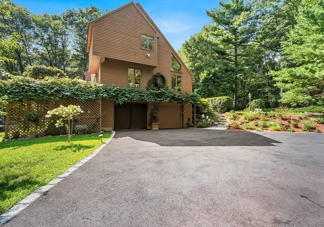 Photo 3 of Single family home for sale at 165 East St, Upton, MA 01568 | MLS# 73574514 | Listing updated on 2026-09-13