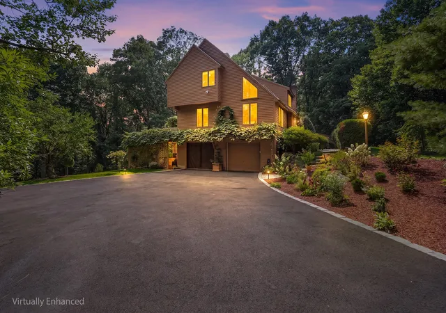 Photo 3 of Single family home for sale at 165 East St, Upton, MA 01568 | MLS# 73574514 | Listing updated on 2026-09-13