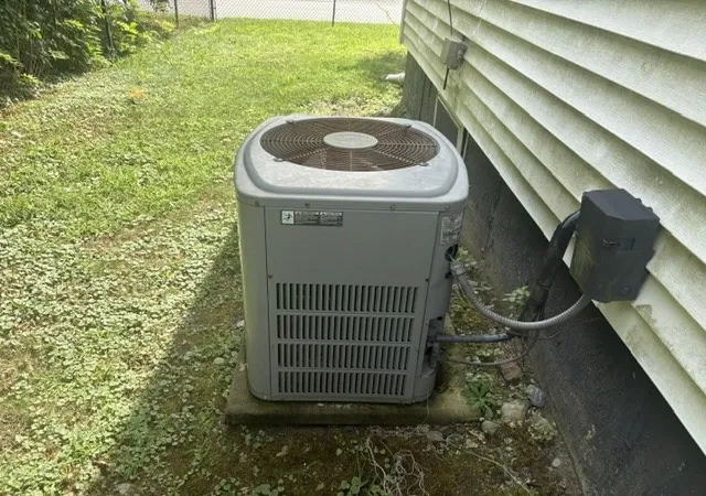 Photo 3 of Single family home for sale at 38 Hilton St, Somerset, MA 02725 | MLS# 73570576 | Listing updated on 2026-09-25
