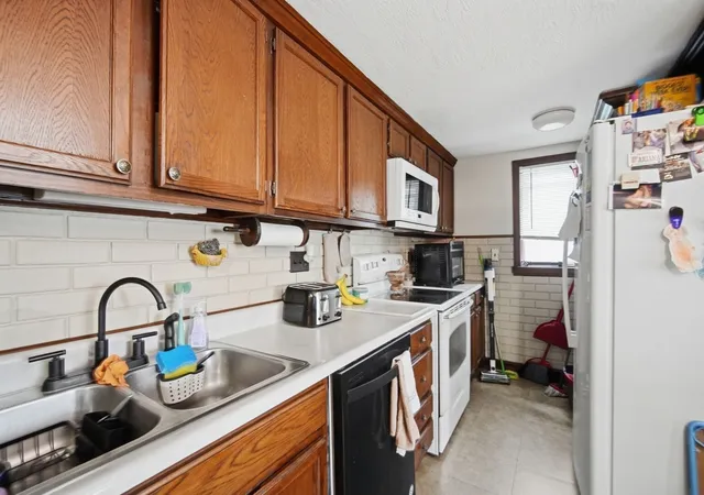 Photo 3 of House for sale at 31-33 Haumont Ter, Springfield, MA 01104 | MLS# 73574954 | Listing updated on 2026-09-11