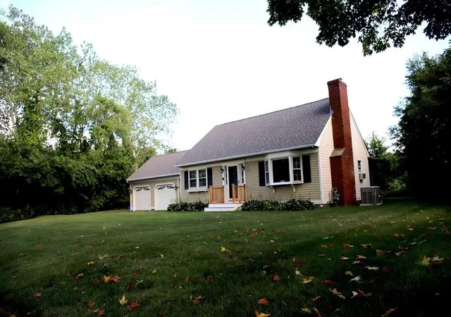 Photo 2 of Single family home for sale at 6 Edgewood Ln, Mattapoisett, MA 02739 | MLS# 73572583 | Listing updated on 2026-09-11