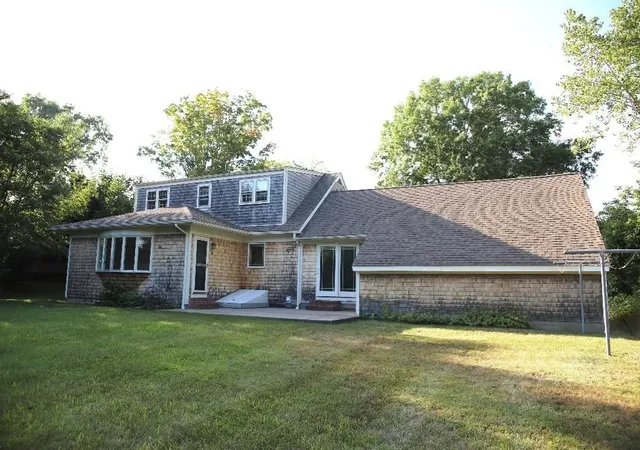 Photo 3 of Single family home for sale at 6 Edgewood Ln, Mattapoisett, MA 02739 | MLS# 73572583 | Listing updated on 2026-09-11