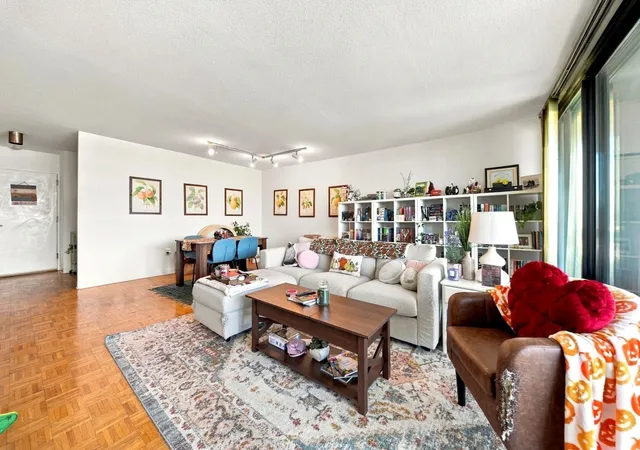Listing Photo 5 - Condo for sale in Kenmore Tower located at 566 Commonwealth Ave, Boston, MA 02215 - Unit #805